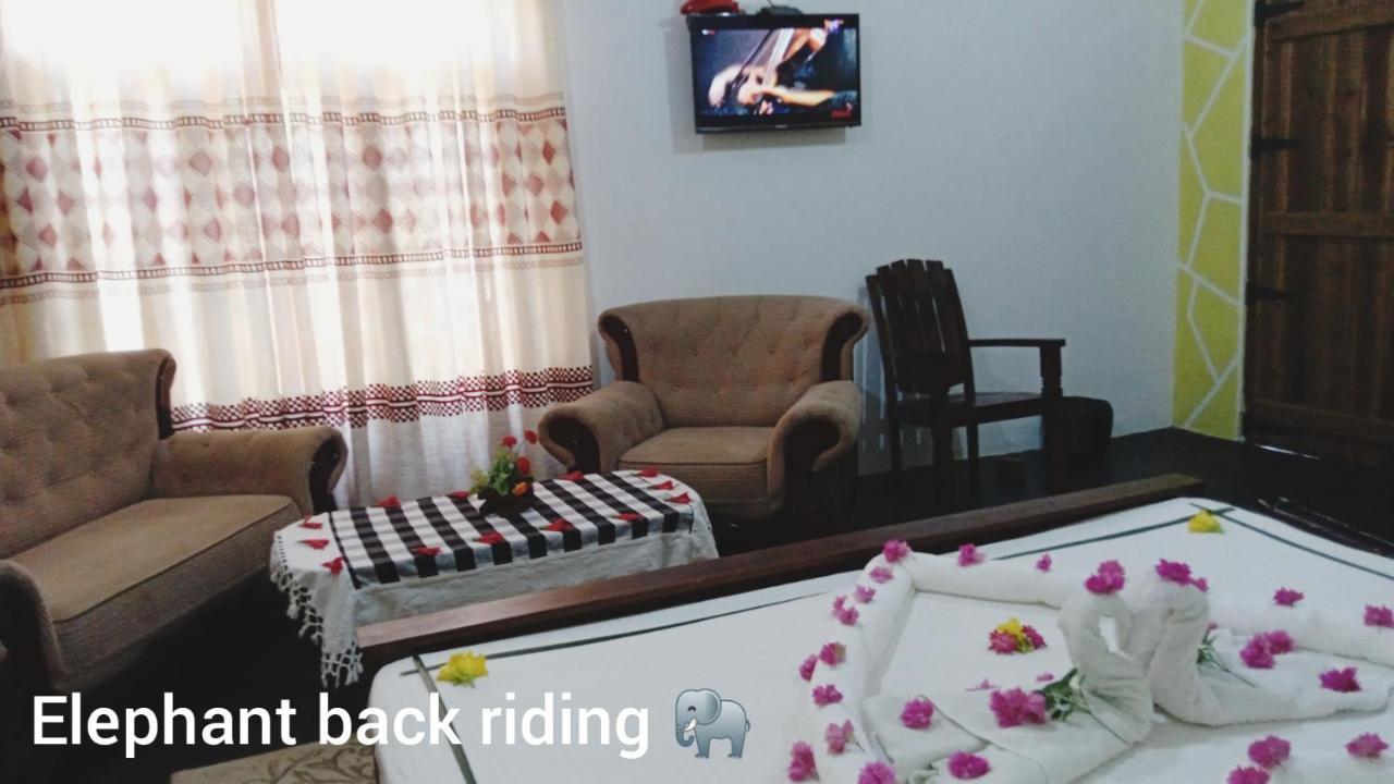 Oleena Home Stay Habarana Esterno foto