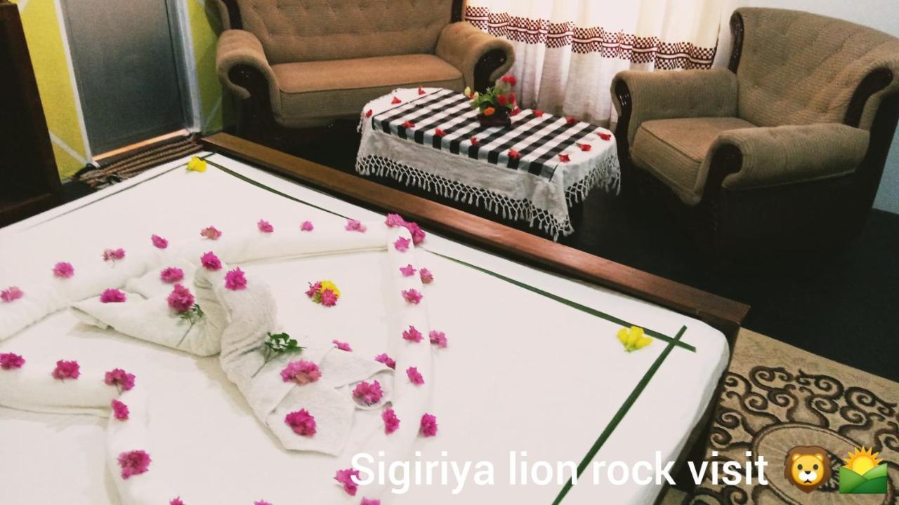 Oleena Home Stay Habarana Esterno foto